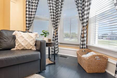 Beautiful Downstairs 1Bed 1Bth Charmer- Pet Friendly มิชิแกนซิตี ภายนอก รูปภาพ